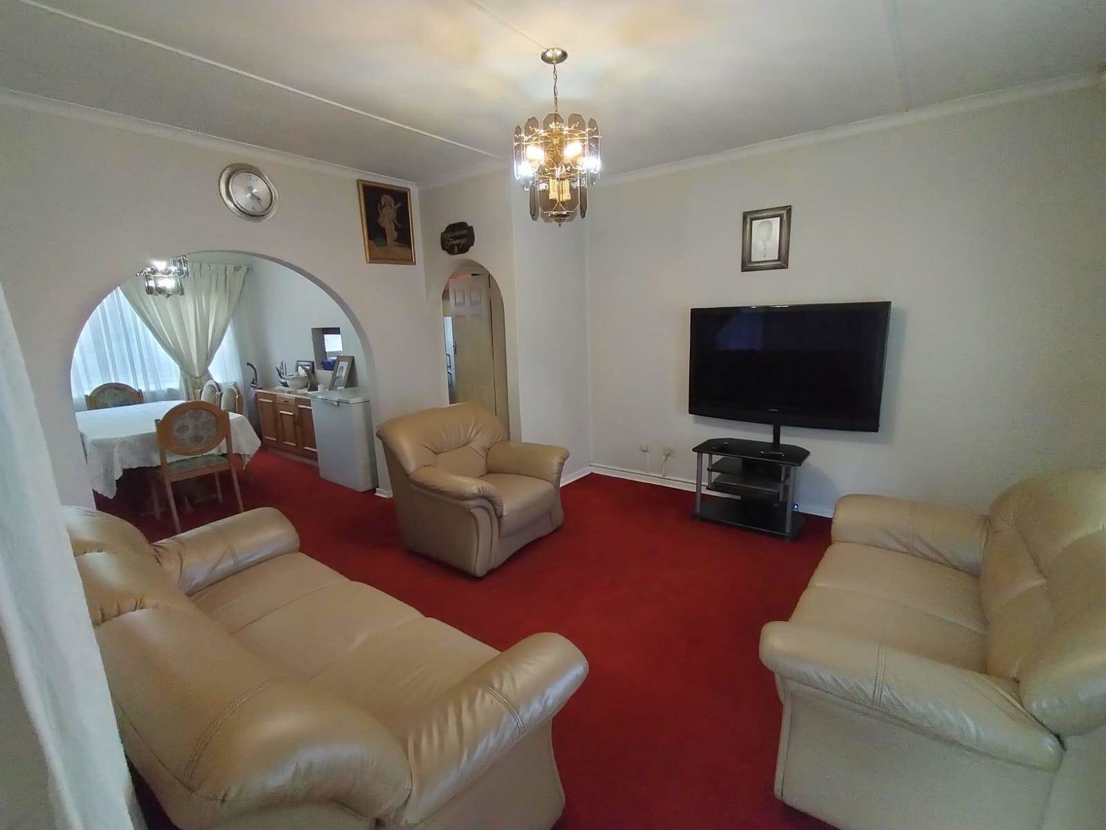 3 Bed House in Verulam Central photo number 2