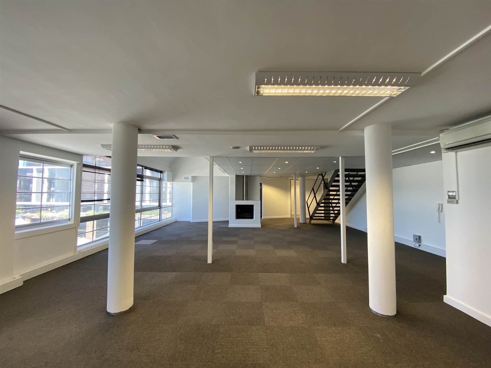 300  m² Commercial space in De Waterkant photo number 5