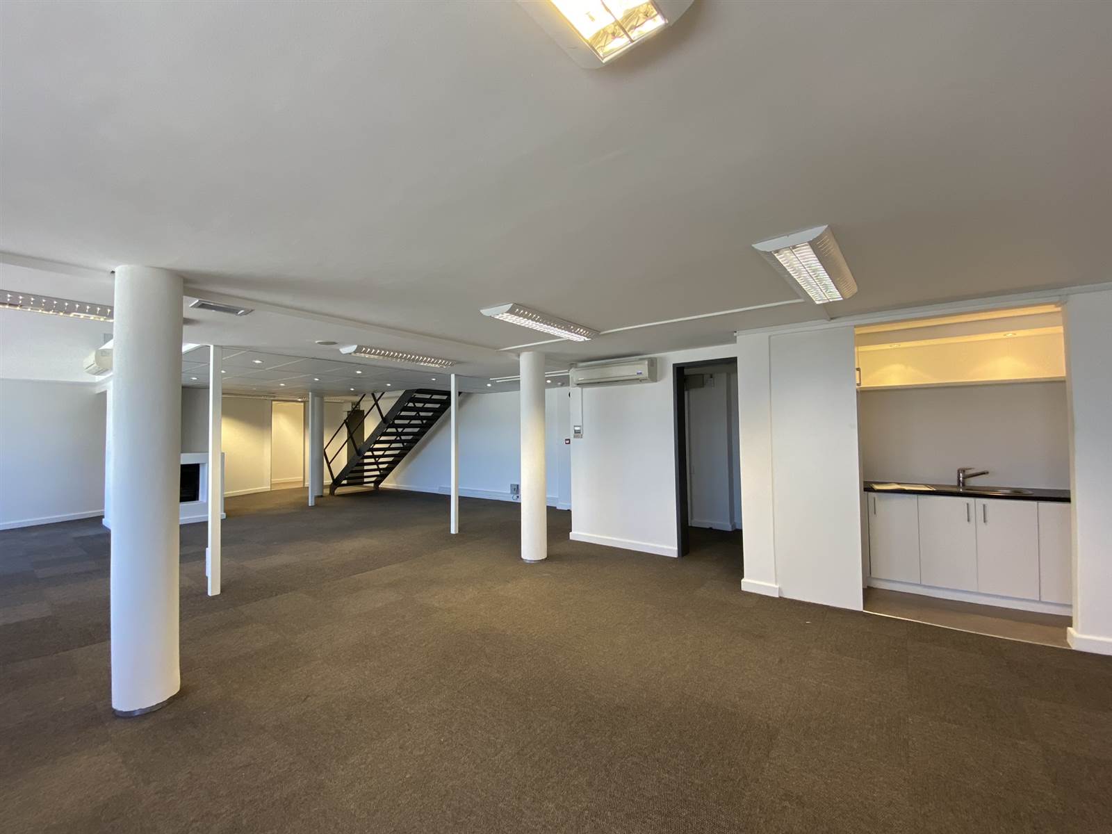 300  m² Commercial space in De Waterkant photo number 7