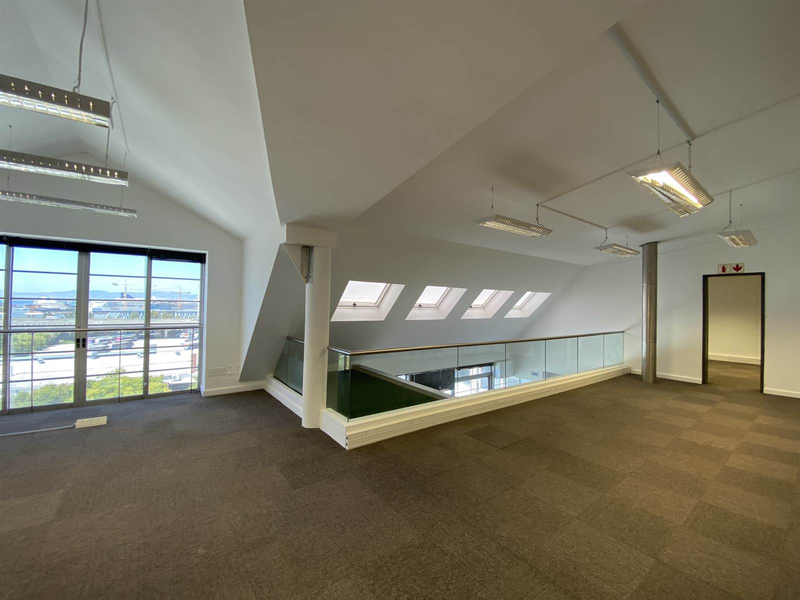 300  m² Commercial space in De Waterkant photo number 12