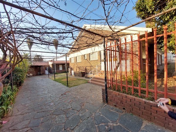 4 Bedroom House 4 Bedroom House