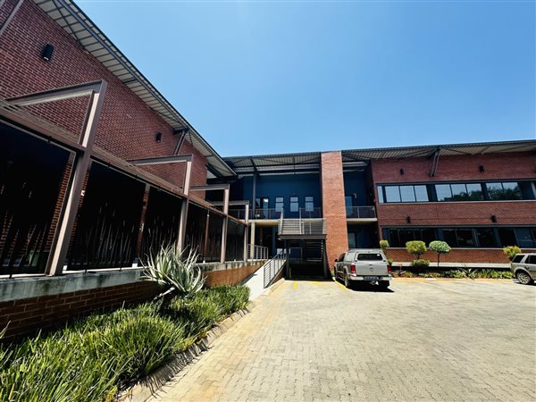 162  m² Commercial space