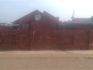 2 Bed House in Etwatwa