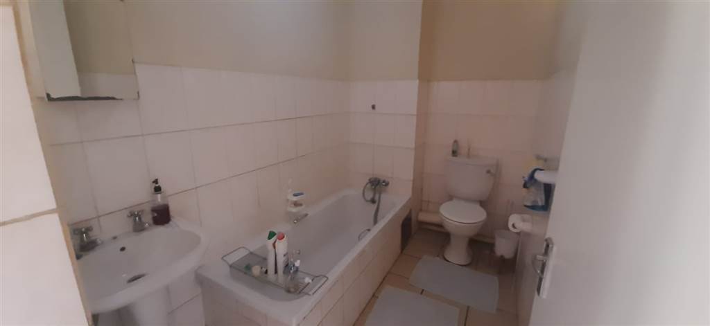 2 Bed Townhouse in Moffat View photo number 12