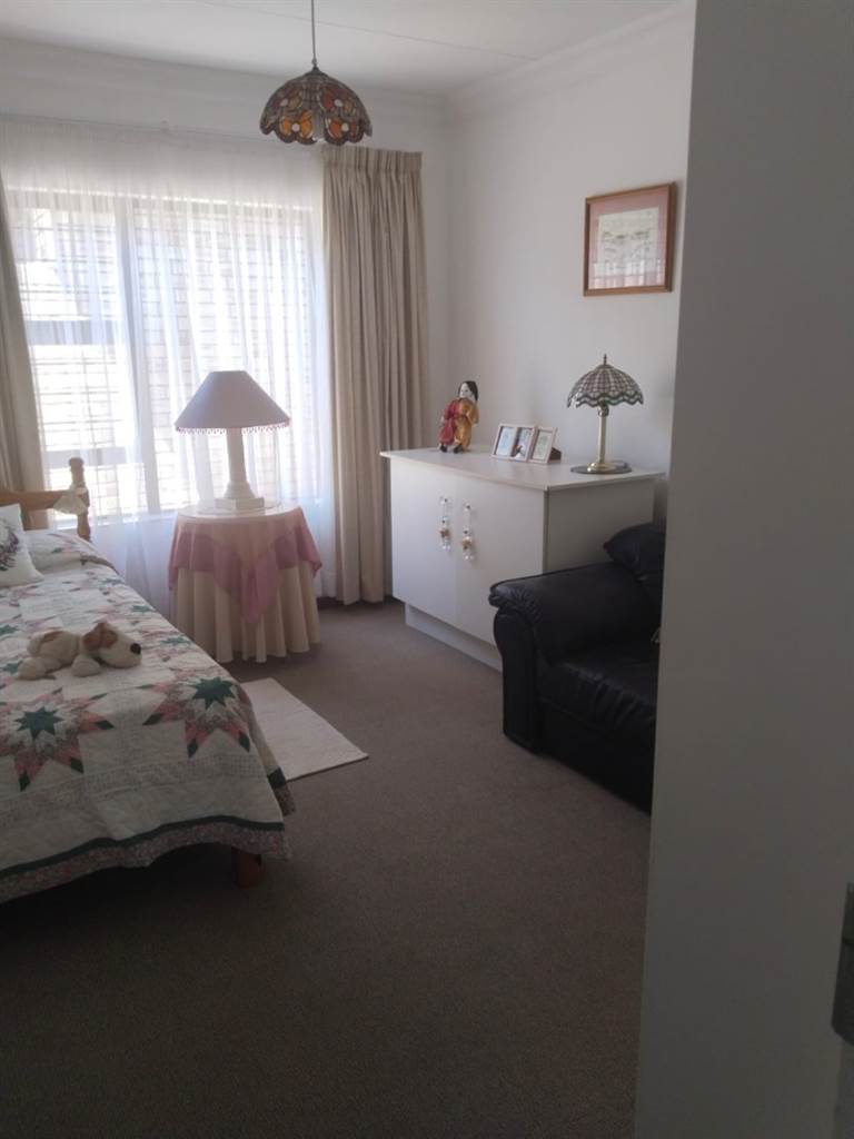 3 Bed Townhouse in New Redruth photo number 28
