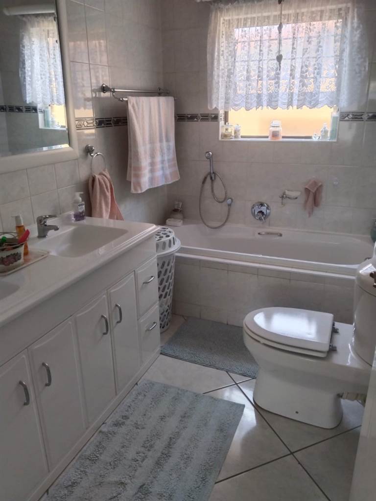 3 Bed Townhouse in New Redruth photo number 24