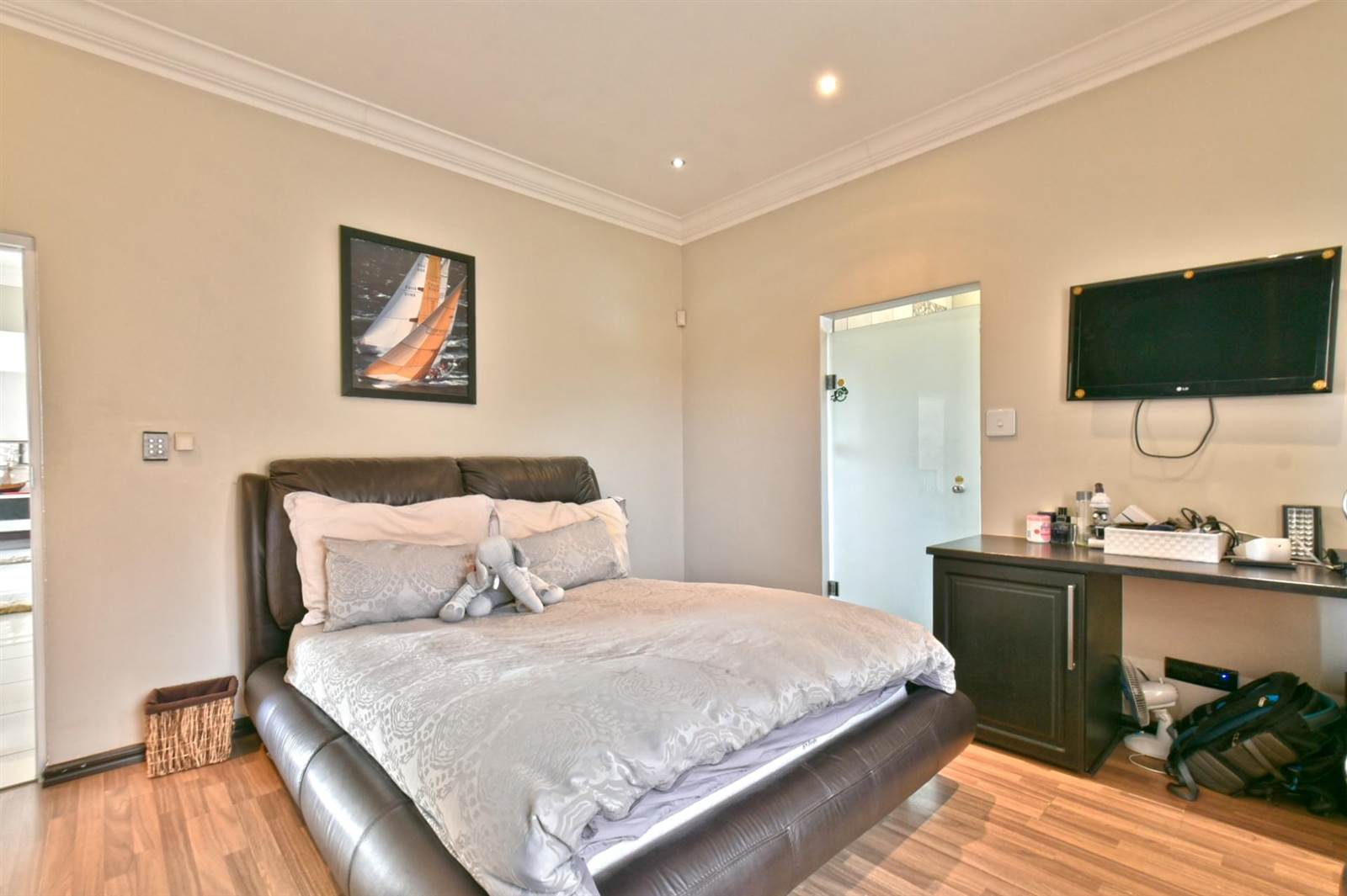 4 Bed House in Greenstone Hill photo number 29