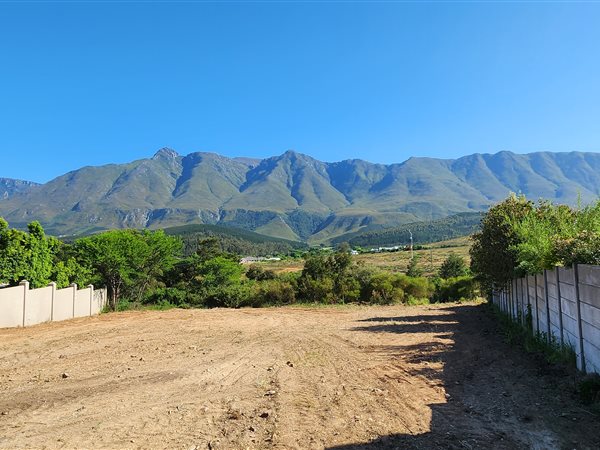 1 130 m² Land