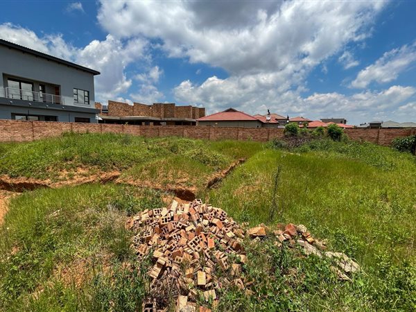 770 m² Land
