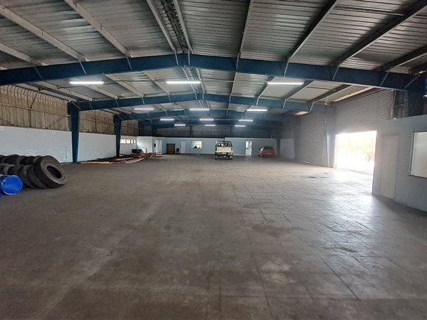 1 200  m² Industrial space