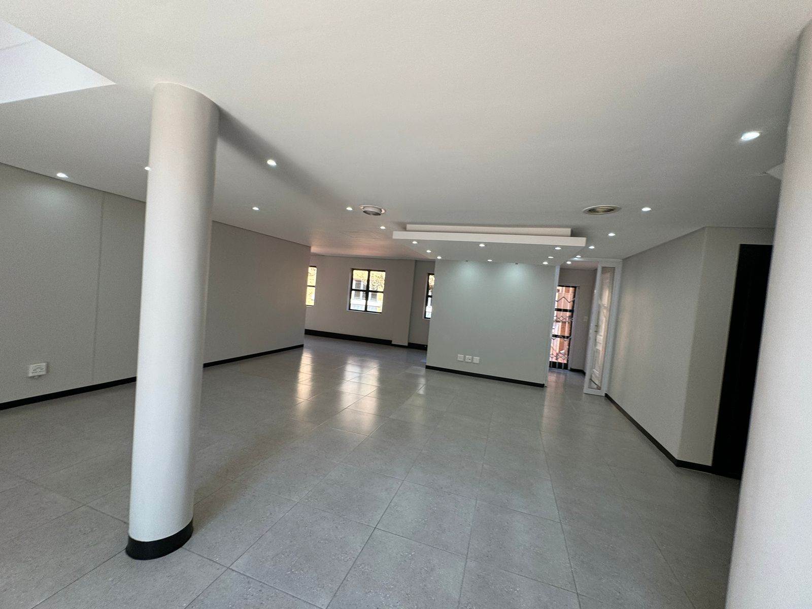 90  m² Commercial space in Sunninghill photo number 10