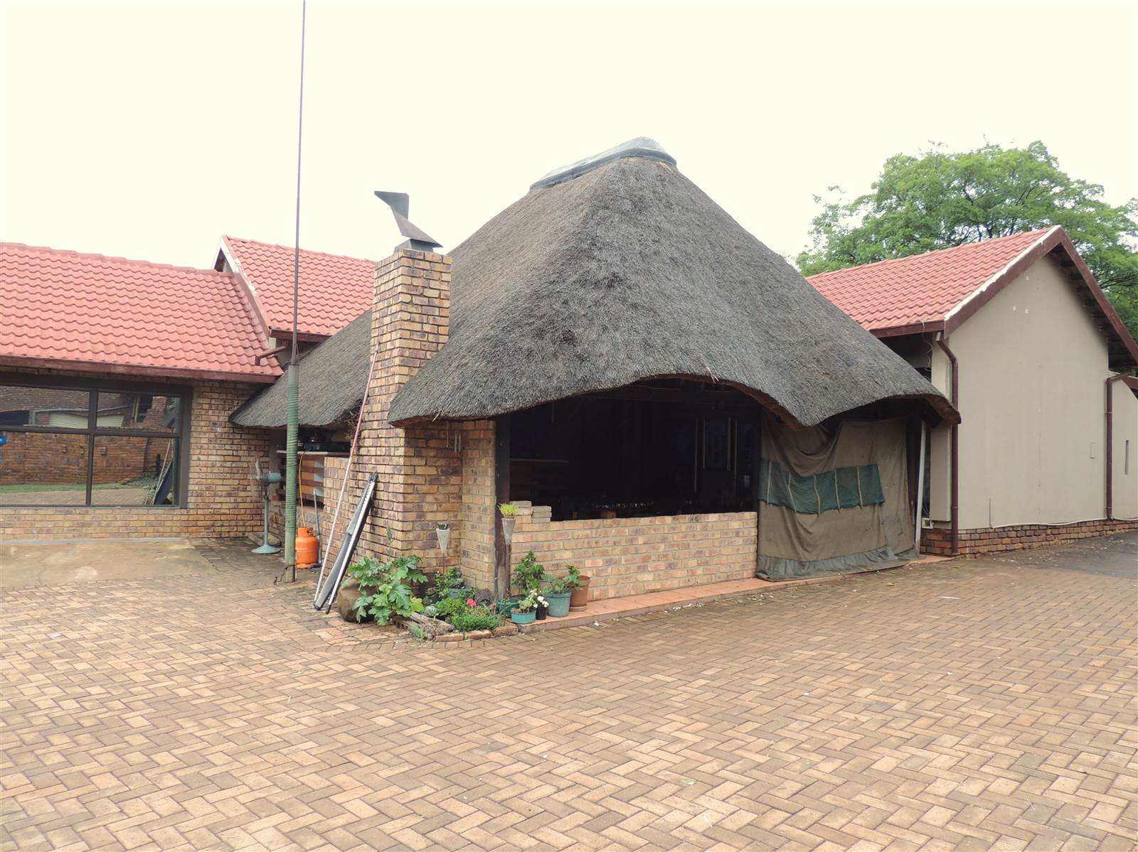 4 Bed House in Dennesig photo number 2