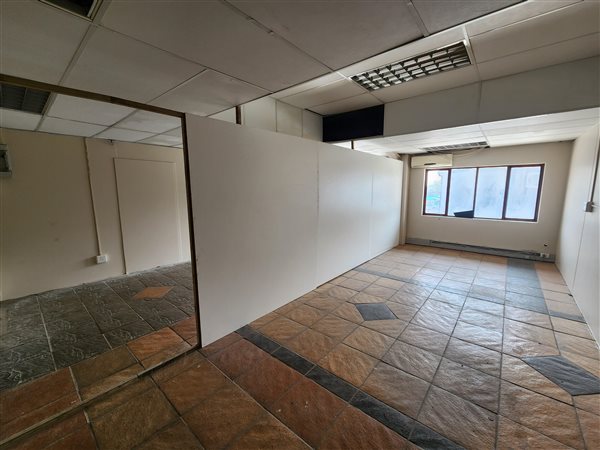 42  m² Retail Space