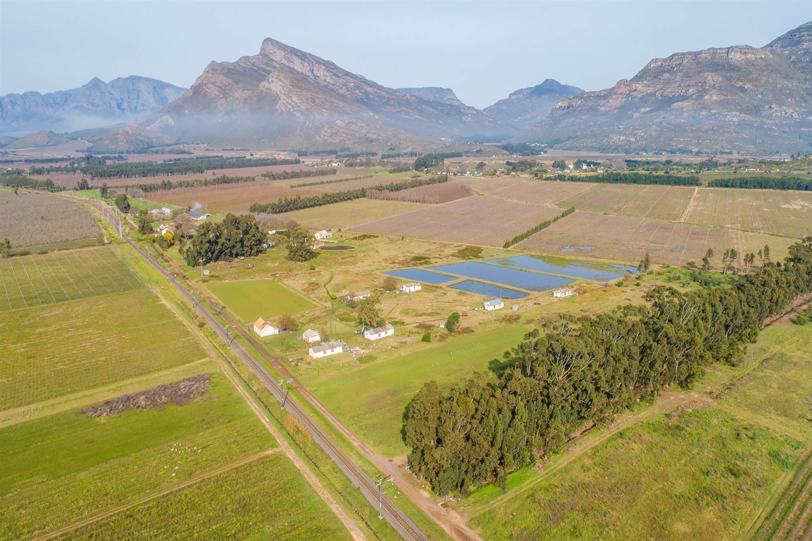 98.2 ha Farm in Worcester and surrounds photo number 3