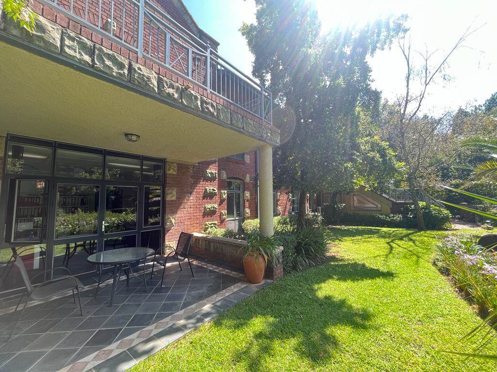 1090  m² Commercial space in Bryanston photo number 4