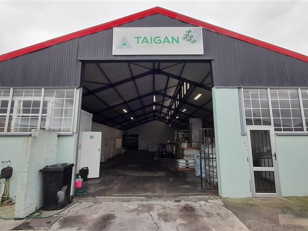 361  m² Industrial space