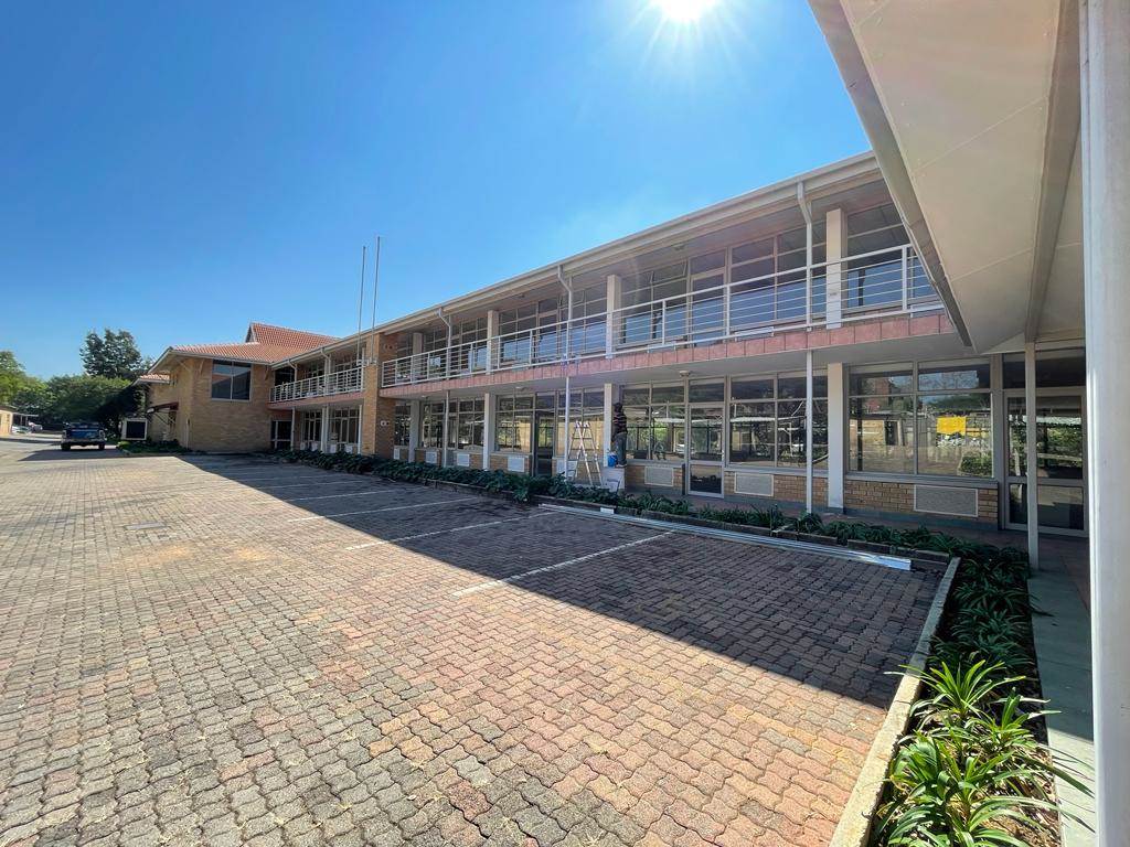 650  m² Commercial space in Midridge Park photo number 1