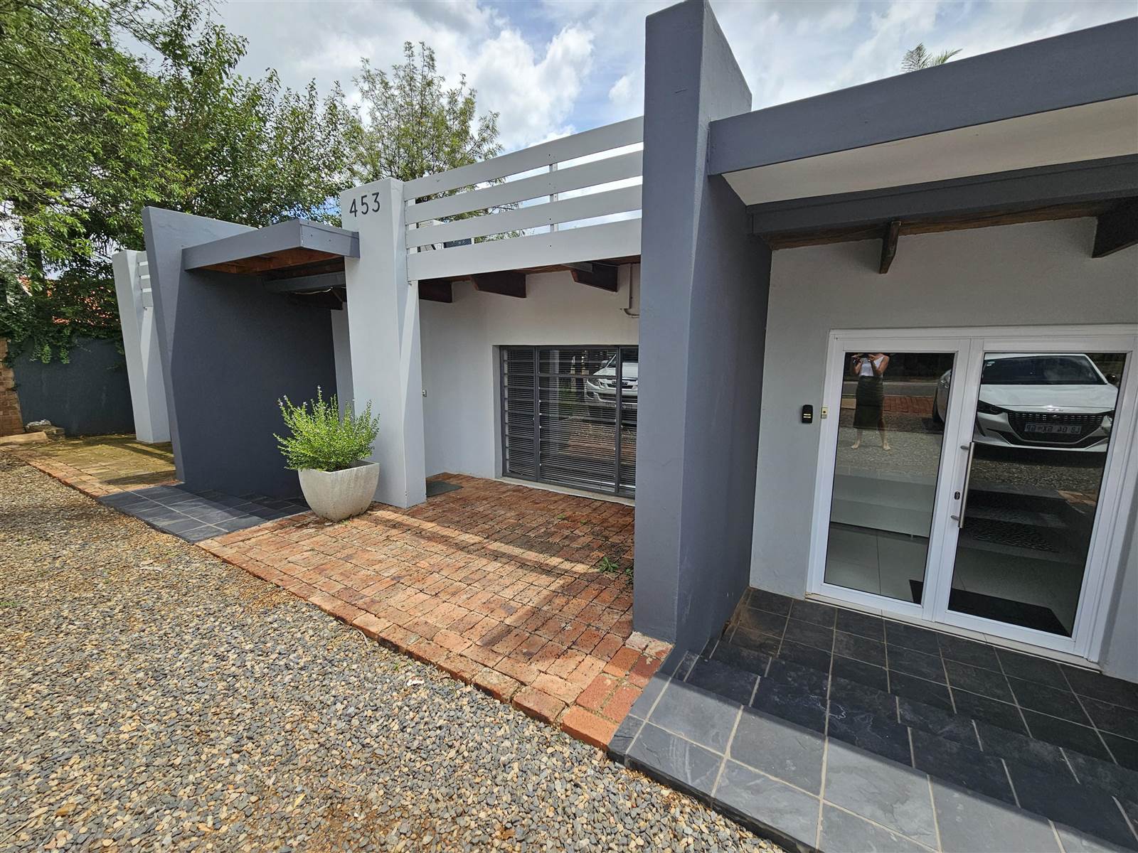 8 Bed House in Garsfontein photo number 2