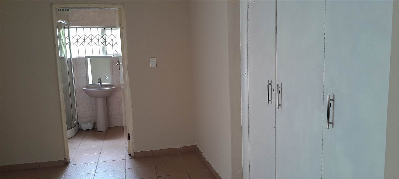 4 Bed Apartment in Mthata photo number 12