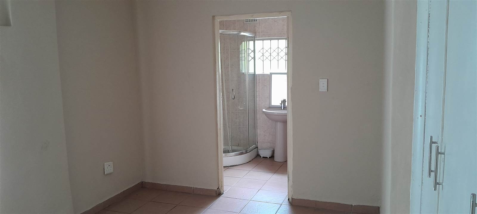 4 Bed Apartment in Mthata photo number 13