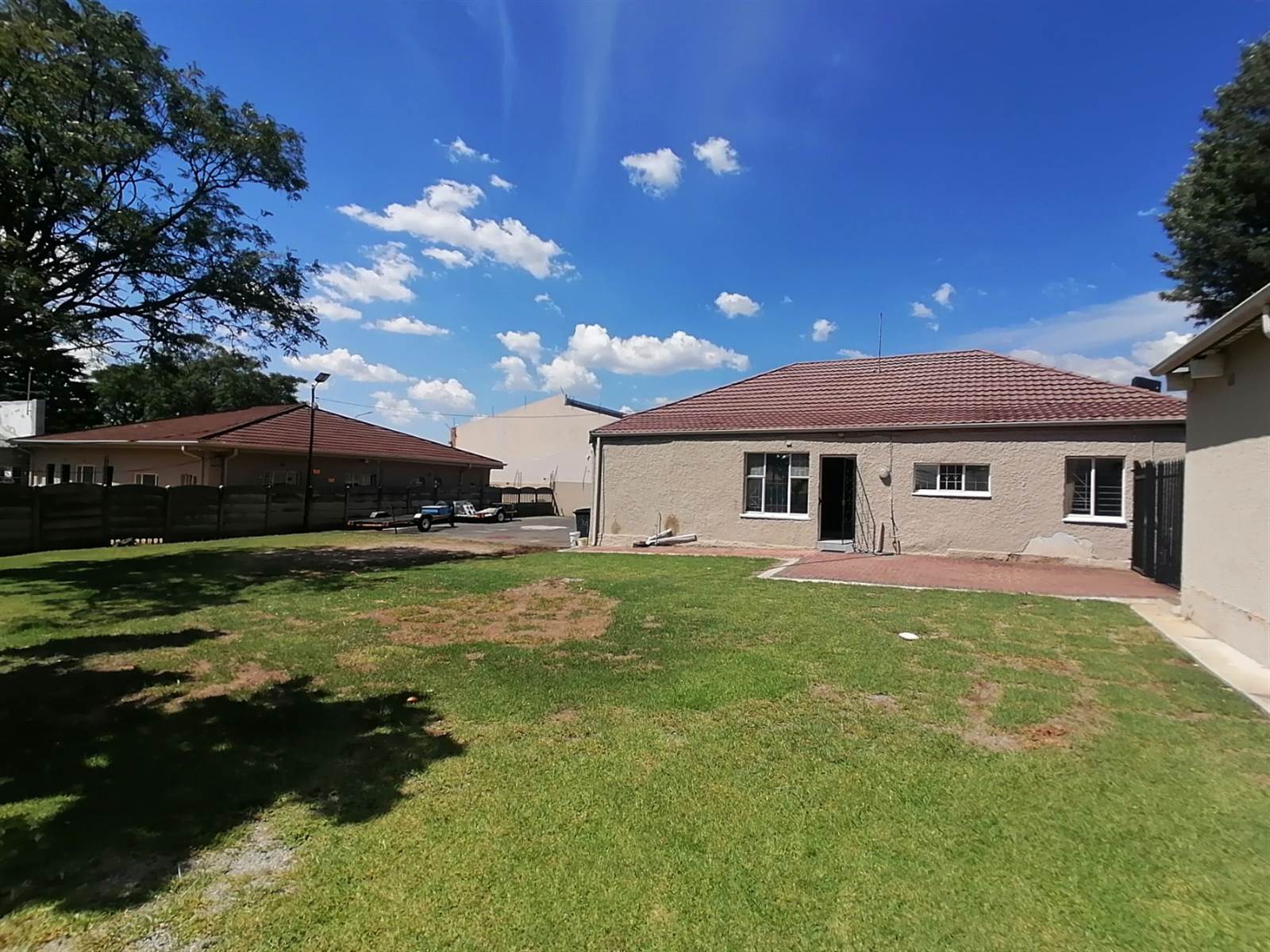 300  m² Commercial space in Edenvale photo number 1