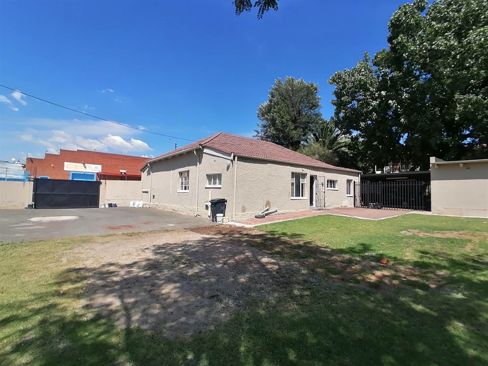 300  m² Commercial space in Edenvale photo number 2