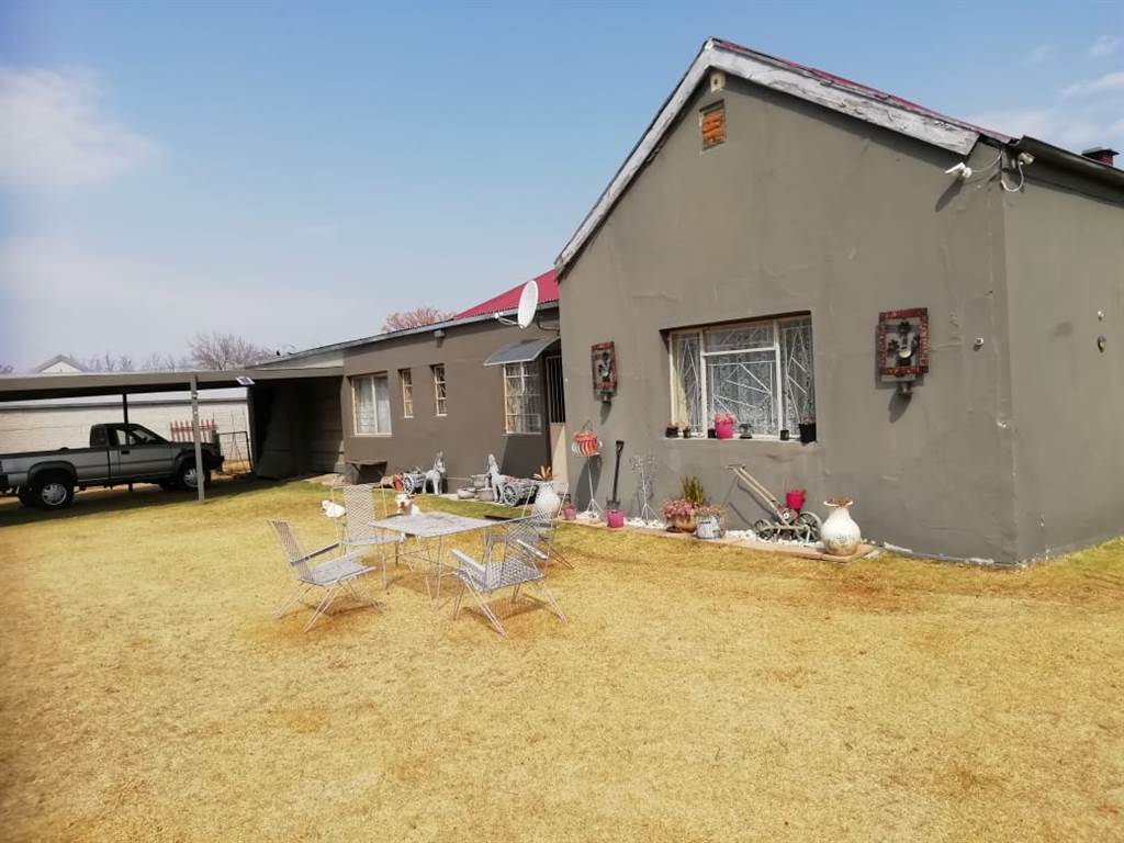 4 Bed House in Memel photo number 24