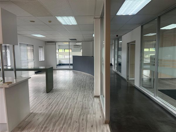 220  m² Commercial space