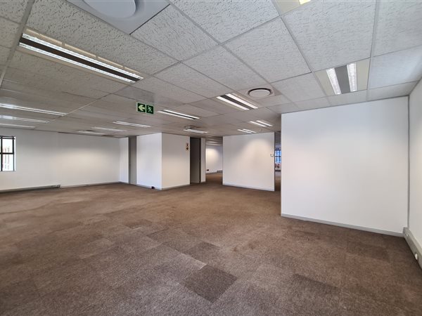 370.079986572266  m² Commercial space