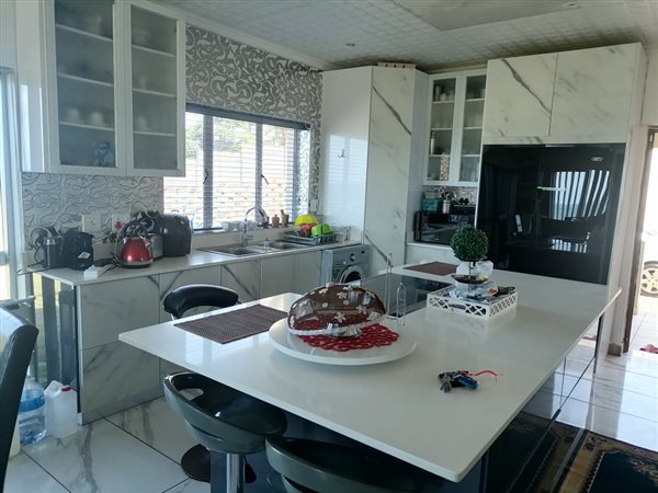 3 Bedroom Apartment 3 Bedroom Apartment