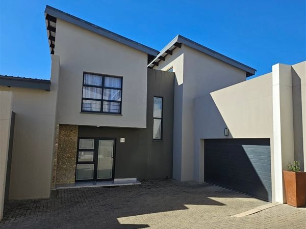 3 Bedroom Townhouse 3 Bedroom Townhouse