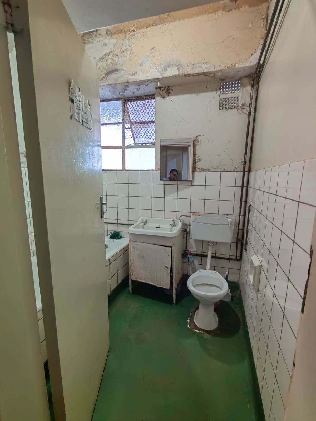 3 Bed Apartment in Hillbrow photo number 13