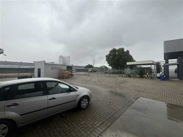 1 925  m² Industrial space