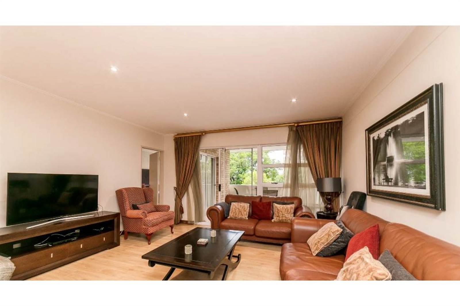 2 Bed Apartment in Morningside photo number 5