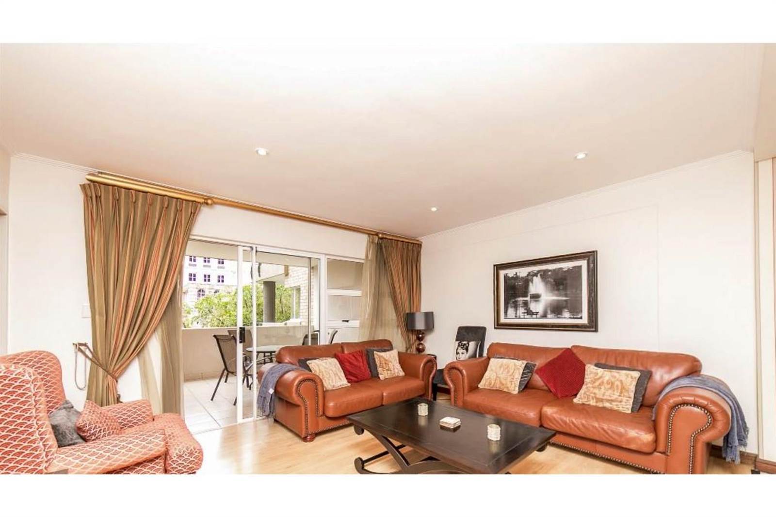 2 Bed Apartment in Morningside photo number 4