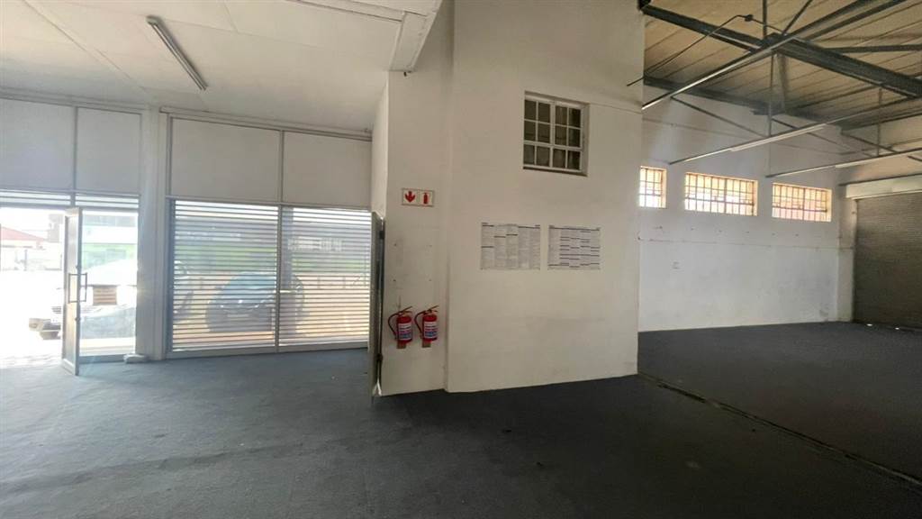 297  m² Commercial space in Pretoria West photo number 14