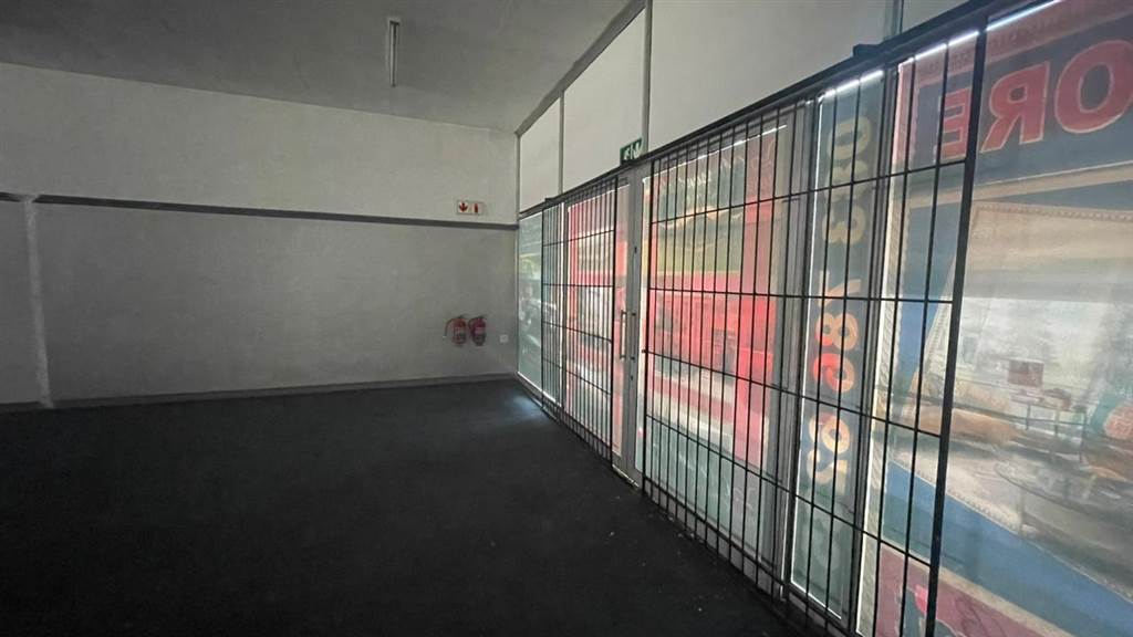297  m² Commercial space in Pretoria West photo number 16