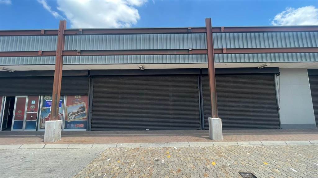 297  m² Commercial space in Pretoria West photo number 2