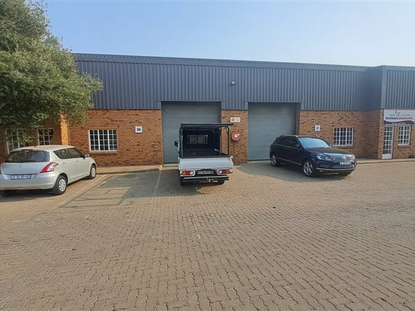 208  m² Industrial space