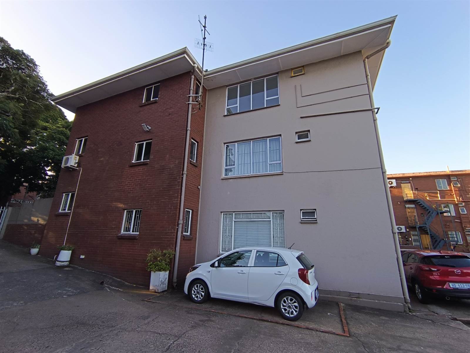 1 Bed Apartment in Bulwer photo number 18