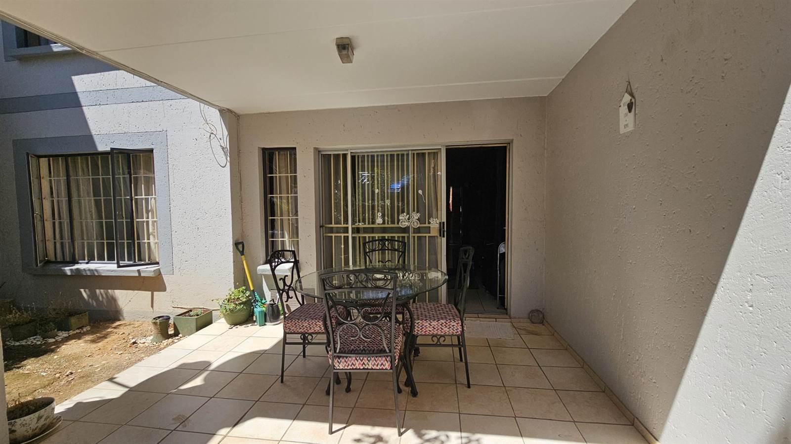 2 Bed Apartment in Wilgeheuwel photo number 15