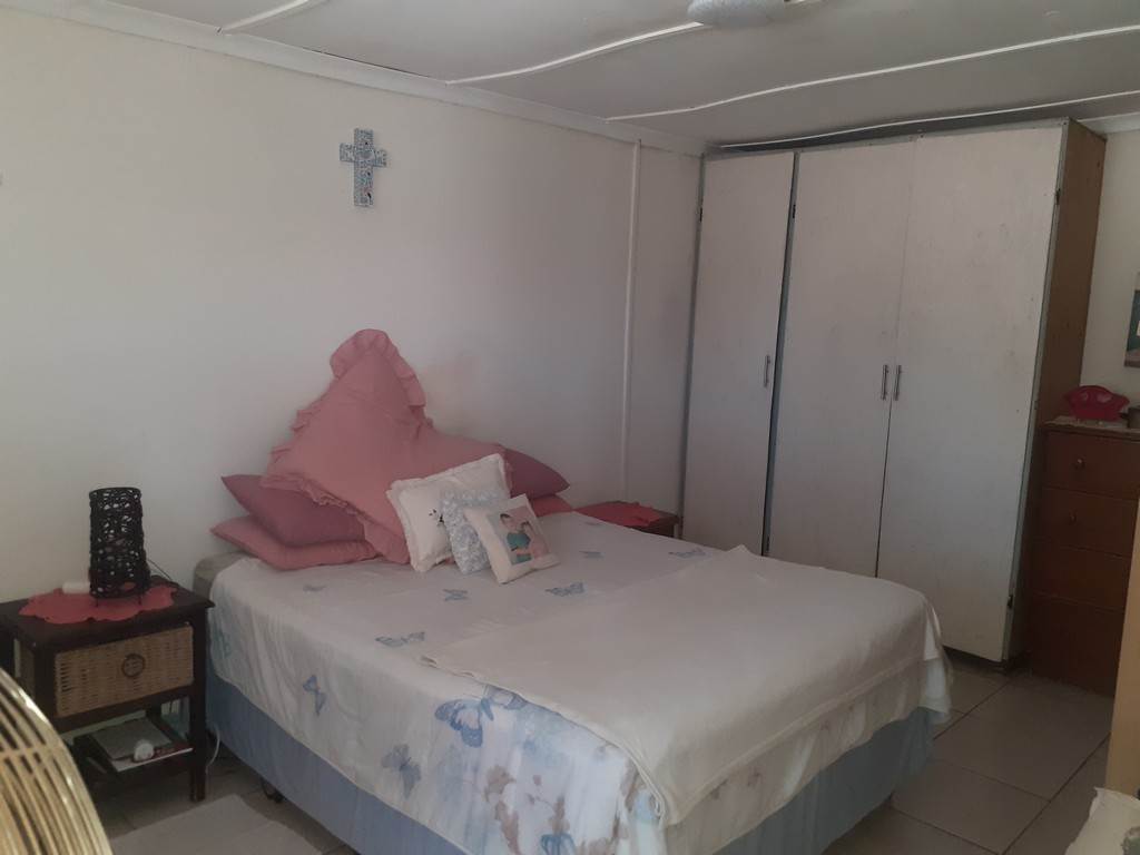 4 Bed House in Amanzimtoti photo number 18