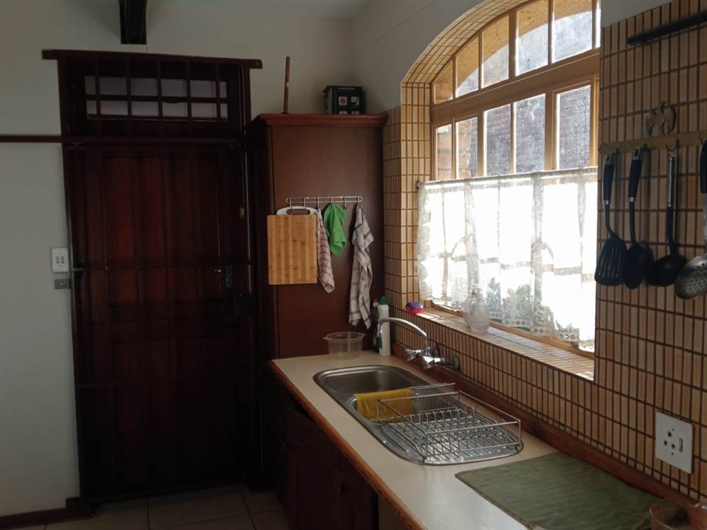 3 Bed Townhouse in Jim Fouche Park photo number 6