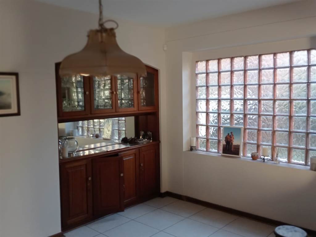 3 Bed Townhouse in Jim Fouche Park photo number 3