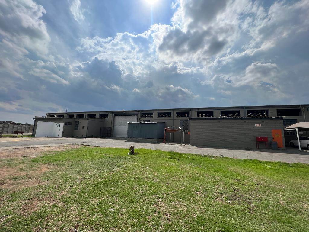 2117  m² Industrial space in Benoni South photo number 2