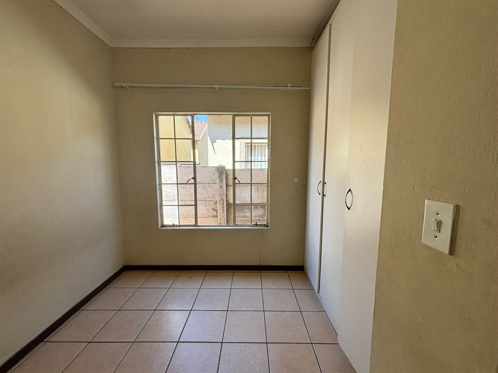 3 Bed Townhouse in Mohlakeng photo number 6