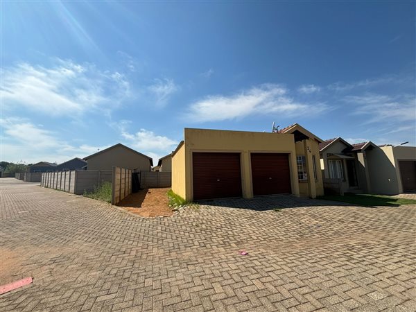 3 Bed Townhouse in Mohlakeng