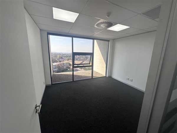 10 000  m² Office Space