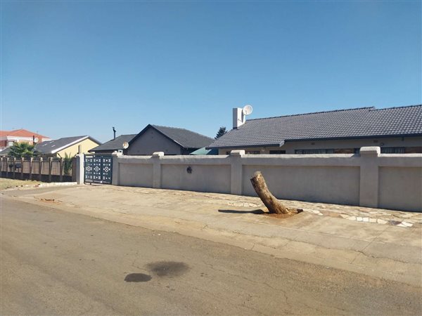 3 Bedroom House 3 Bedroom House