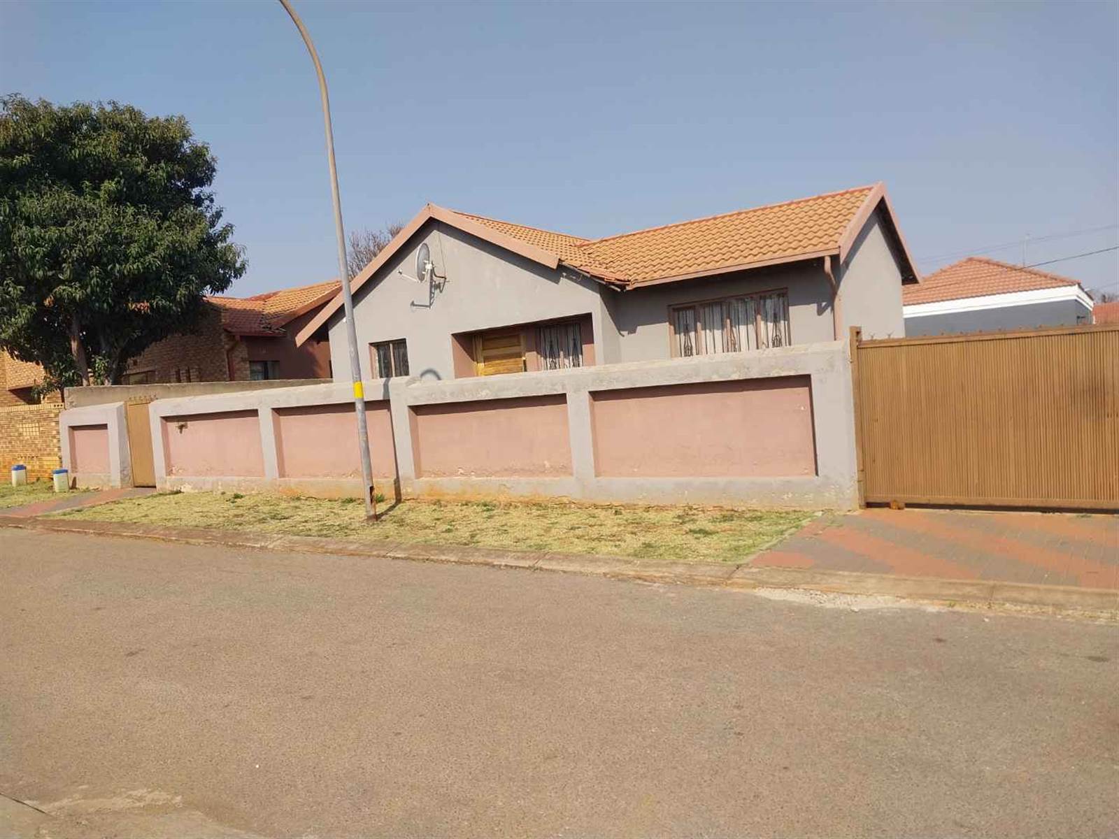 3 Bed House in Germiston Central photo number 1